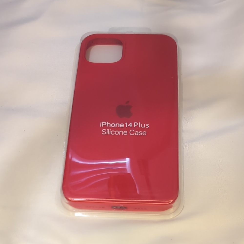Apple iPhone 14 Plus Silicone Case - Vibrant Red